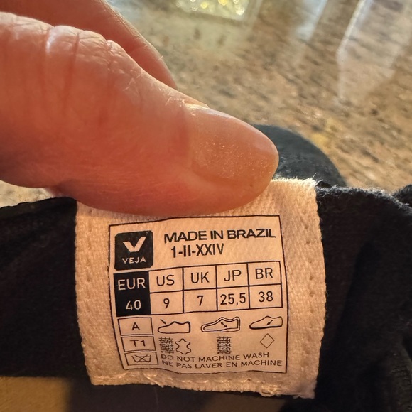 COPY - Veja volley tennis shoes women’s size 9 - Picture 5 of 6